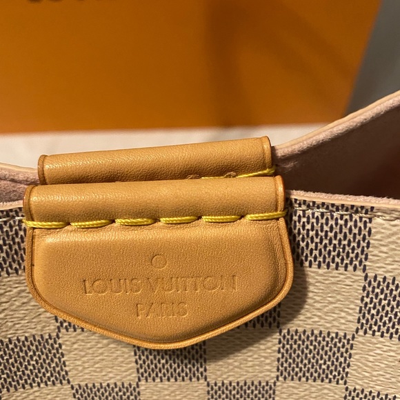 LV bag - Picture 4 of 7